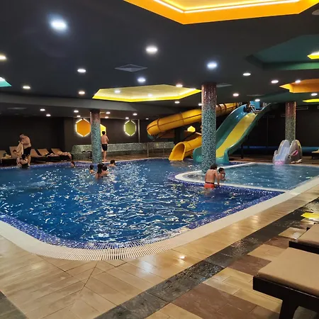 Castello Kraljevi Cardaci Komplex * Κοπαόνικ